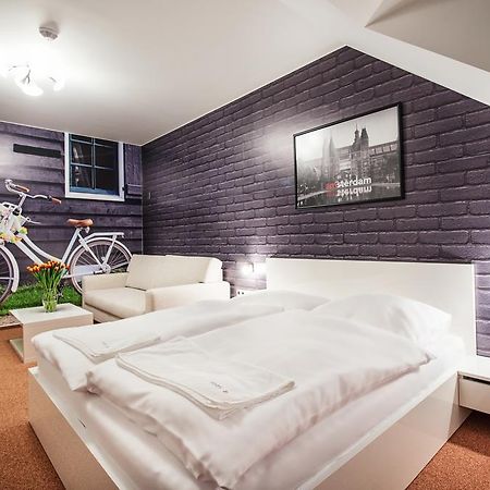 Hotel Relax21 Uhersky Ostroh Habitación foto